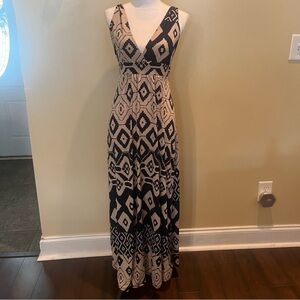 Millibon: Tan and Blue Sleeveless Long Maxi Dress w/ pattern. SZ: L **NO TAGS**